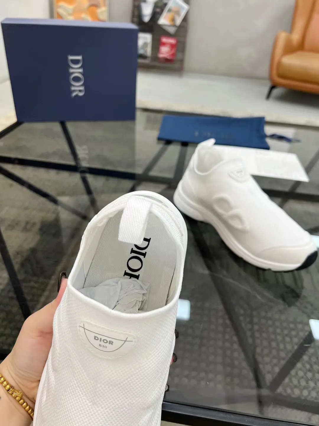 Men's Shoes💰P460💰【DIOR】Dior's new B30 low-top sneakers✅ are carefully made of gray mesh fabric and white technical fabric, decorated with reflective "CD30" graphic logo, and "DIO~B30" and "CD30" logos on the heel and tongue. An extra-light, sculpted rubber sole with signature accents adds style, while internal stretch details create ideal comfort. It can be matched with various casual styles to show a fashionable and modern sports style. Code number: 38-44 (45 can be customized)